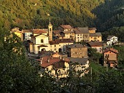 95 Chiudiamo l'escursione con bella vista su Zorzone illuminata dal sole al tramonto